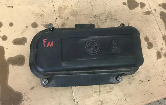 BMW 5 F10 F11 Fuse box cover 7555189