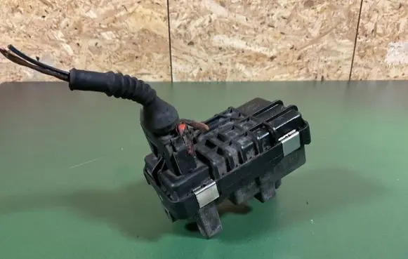 Volkswagen Touareg I Turbine electric control actuator 6NW008412 712120