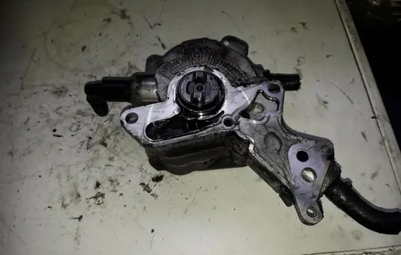 Audi A3 S3 8P Fuel injection high pressure pump