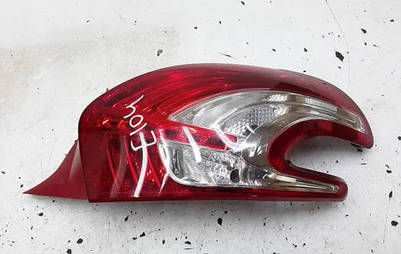 Peugeot 208 Rear/tail lights 9672628380