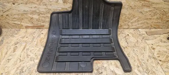 Nissan Qashqai+2 Car floor mat set KE748EY089
