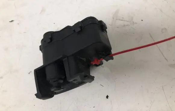 Fuel tank cap lock motor