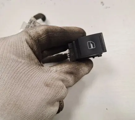 Volkswagen PASSAT B6 Electric window control switch