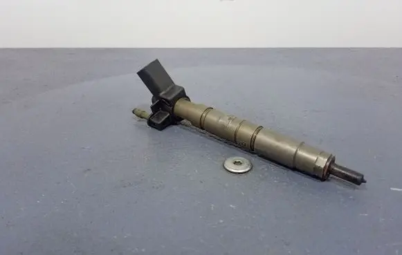 BMW 6 F12 F13 Fuel injector 7823461