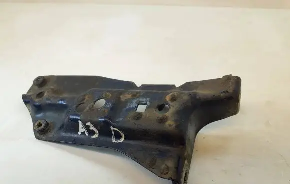 Audi A3 S3 8P Fender mounting bracket 8P0821136