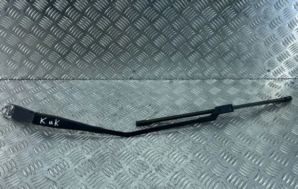 Front wiper blade arm