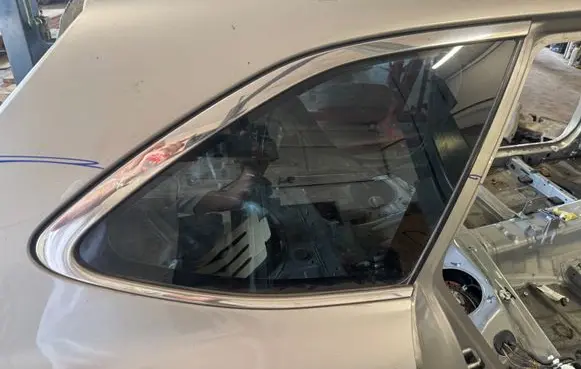 Subaru Outback (BS) Rear side window