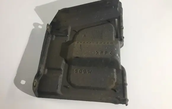 Toyota Yaris Engine splash shield/under tray 514410D240