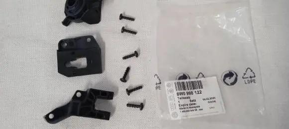 Headlight/headlamp mounting bracket