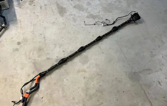 BMW iX Hybrid/electric vehicle battery cooling hoses/tubes 9430911 8858328 8858435