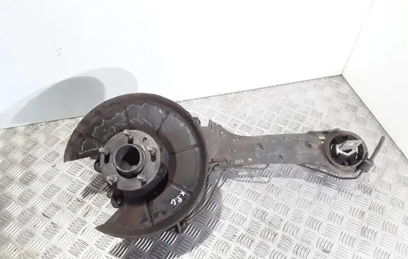 Rear wheel hub