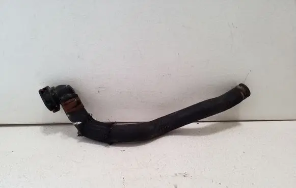 Engine coolant pipe/hose