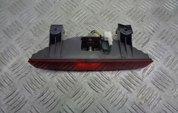 KIA Rio Third/center stoplight