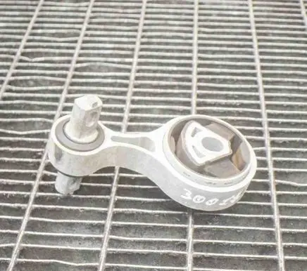 Maserati Quattroporte Engine mount bracket 670004297 6700042970