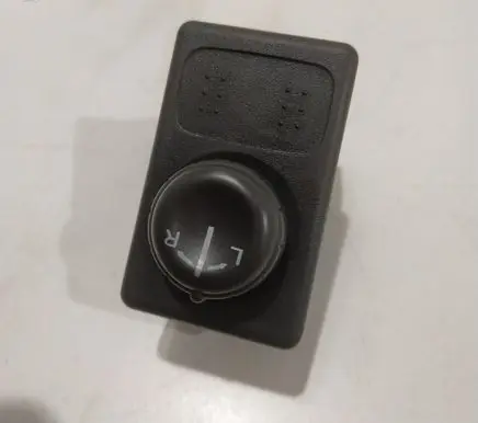 Nissan X-Trail T30 Wing mirror control module 