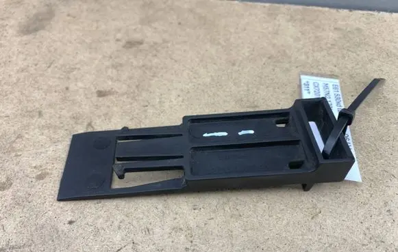 BMW 5 E60 E61 Radiator mount bracket 7788324 17117788324