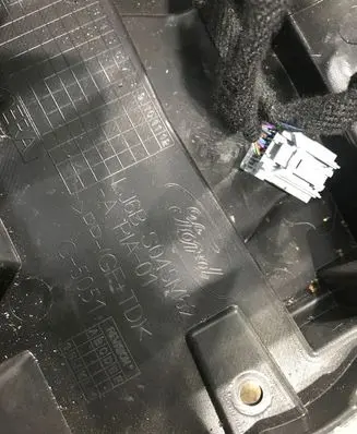 Ford Escape IV Center console LJ6BS045M62 LJ6BS045A06