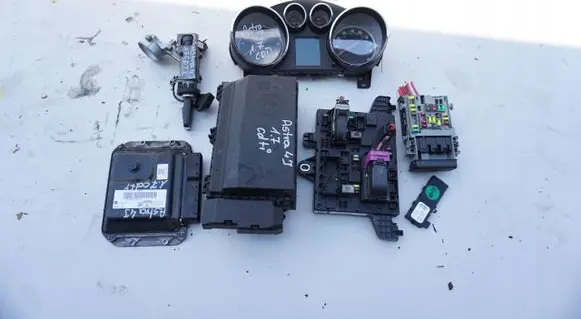 Opel Astra J Engine control unit/module ECU 55577647
