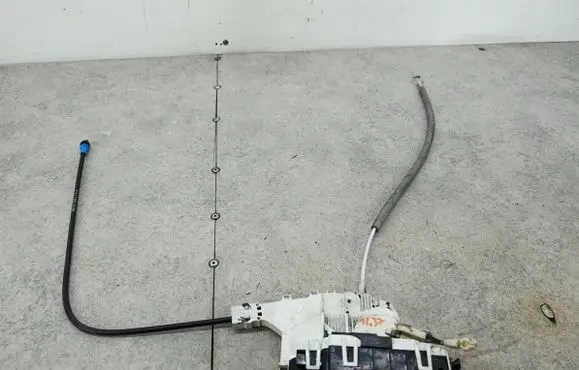 Mercedes-Benz Sprinter W906 Front door lock A9067200035
