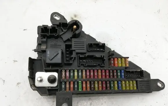 BMW 5 E60 E61 Fuse module 690661804 518956024