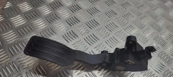 Nissan Juke I F15 Accelerator throttle pedal 180024DA0B