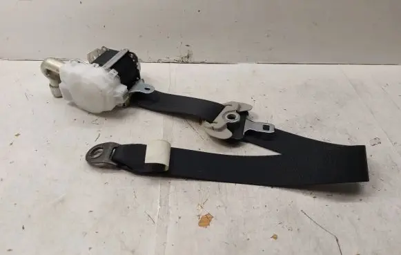 Toyota Avensis T270 Front seatbelt 7321005080C1 J082501