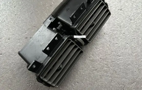 Nissan Patrol Y61 Dash center air vent grill 68750VB000