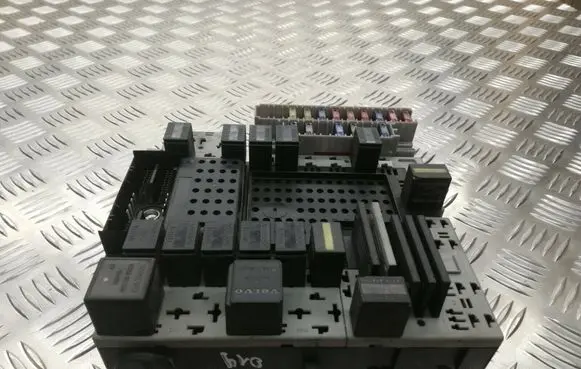 Volvo S80 Fuse module 30679527 08696098