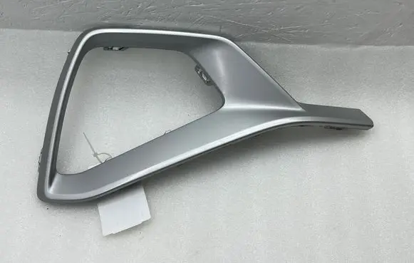 Rear bumper trim bar molding