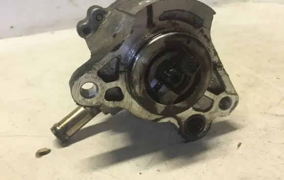 Toyota Avensis T220 Vacuum pump 2930027010