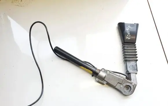 Opel Vectra C Front seatbelt buckle 90462784 r9605091807