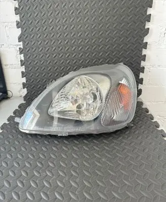 Toyota Yaris Headlight/headlamp 205730B