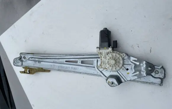 Ford Explorer Rear door window regulator motor 1242357