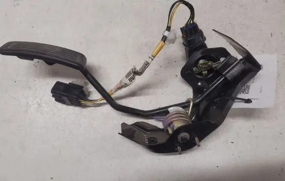 Toyota Avensis T250 Accelerator throttle pedal 8222305060