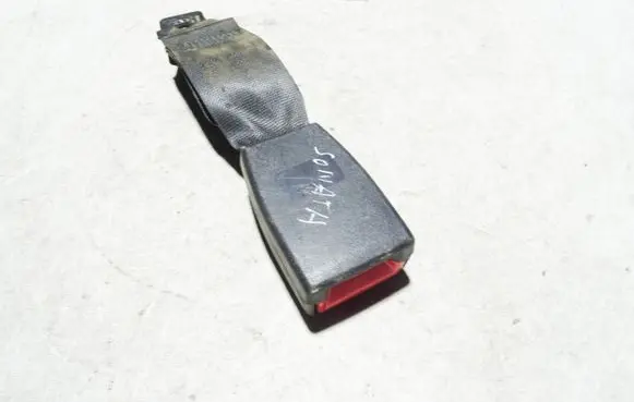 Hyundai Sonata Rear seatbelt buckle 070822