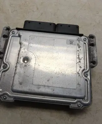 Jeep Grand Cherokee (WK) Engine control unit/module 0281013650 P05187223AB 1039S16899