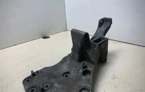 Nissan Navara D40 Engine mounting bracket 11910EB300 RE225904