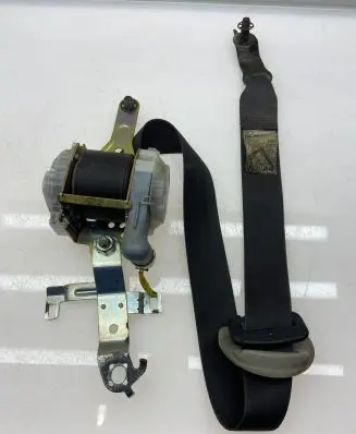 Subaru Outback Front seatbelt 7K8330P 0017871