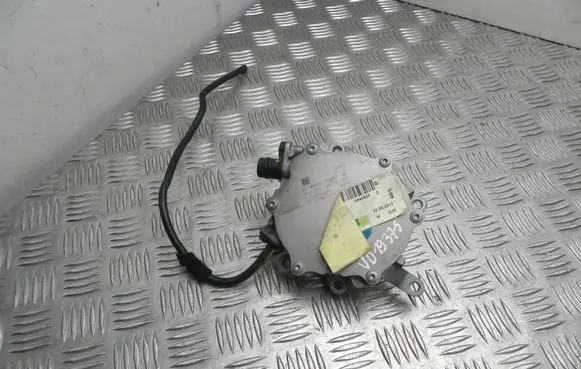 Mercedes-Benz E A207 Vacuum pump A2762300065 VD19375