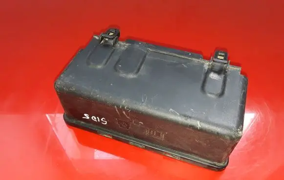 Volvo V40 Fuse box cover 30659177
