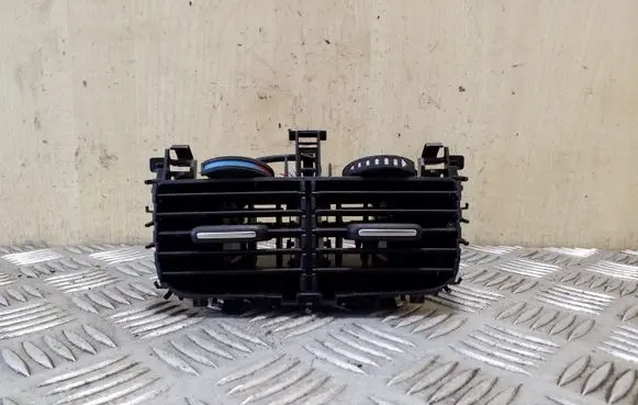 Rear air vent grill