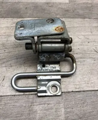Audi Q7 4L Rear door lower hinge 4L0833411
