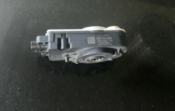 Radiator active air flap actuator