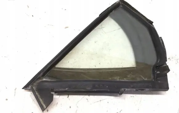 Mazda 3 Sliding door window/glass 