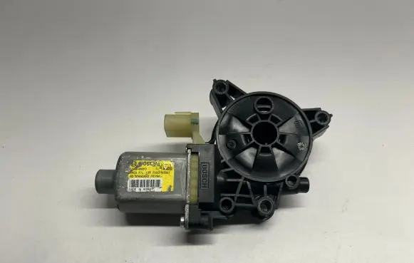 KIA Cerato Front door window regulator motor 82460M6010