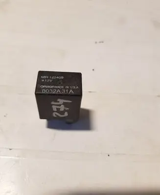 Mitsubishi Galant Other relay MR122409