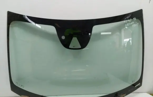 Volvo XC40 Front windscreen/windshield window P3232145
