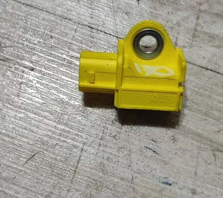 Suzuki Vitara (LY) Airbag deployment crash/impact sensor 3893061M20 5WK44769
