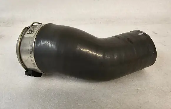 Volvo XC90 Intercooler hose/pipe 32222270