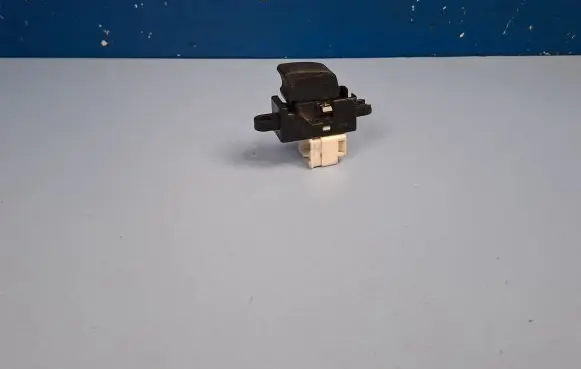 Nissan Navara D22 Electric window control switch 254110V000